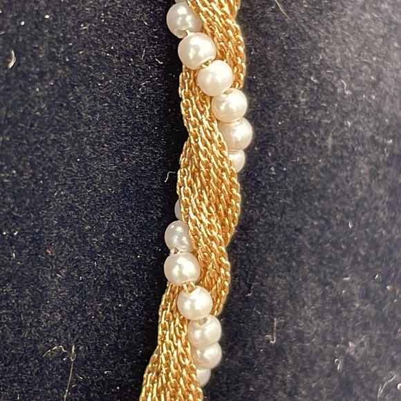 **3/$20** Vintage Act 2 Gold Mesh with Pearls Necklace - Picture 3 of 9